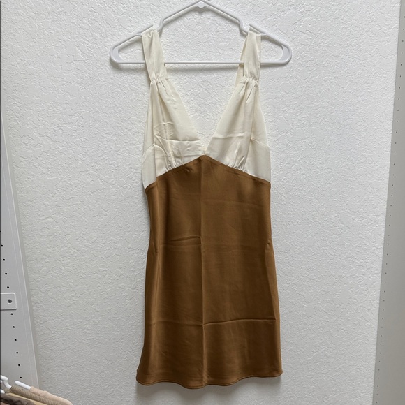 Abercrombie & Fitch Dresses & Skirts - Abercrombie & Fitch Cream and Tan Silk Mini Dress